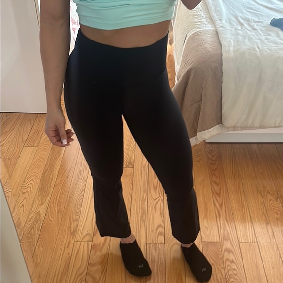 Aritzia Pants - 🖤Aritzia Flare Crop